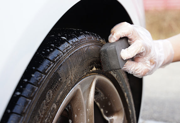 Soft99 Digloss Kamitore Tire Brush