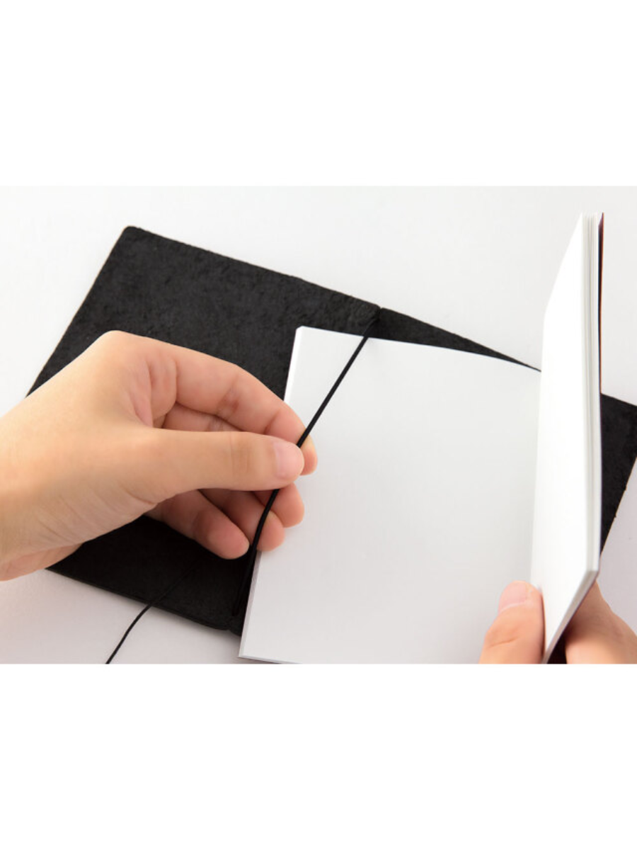 Traveler’s Notebook Passport Size Black Leather Starter Kit