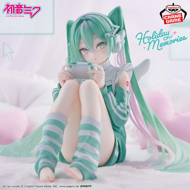 Hatsune Miku Holiday Memories Game Figure