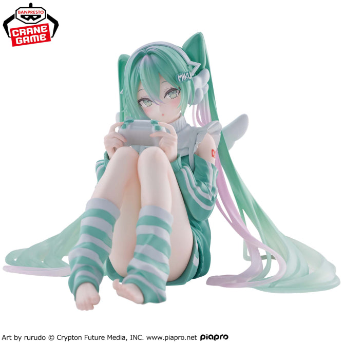 Hatsune Miku Holiday Memories Game Figure