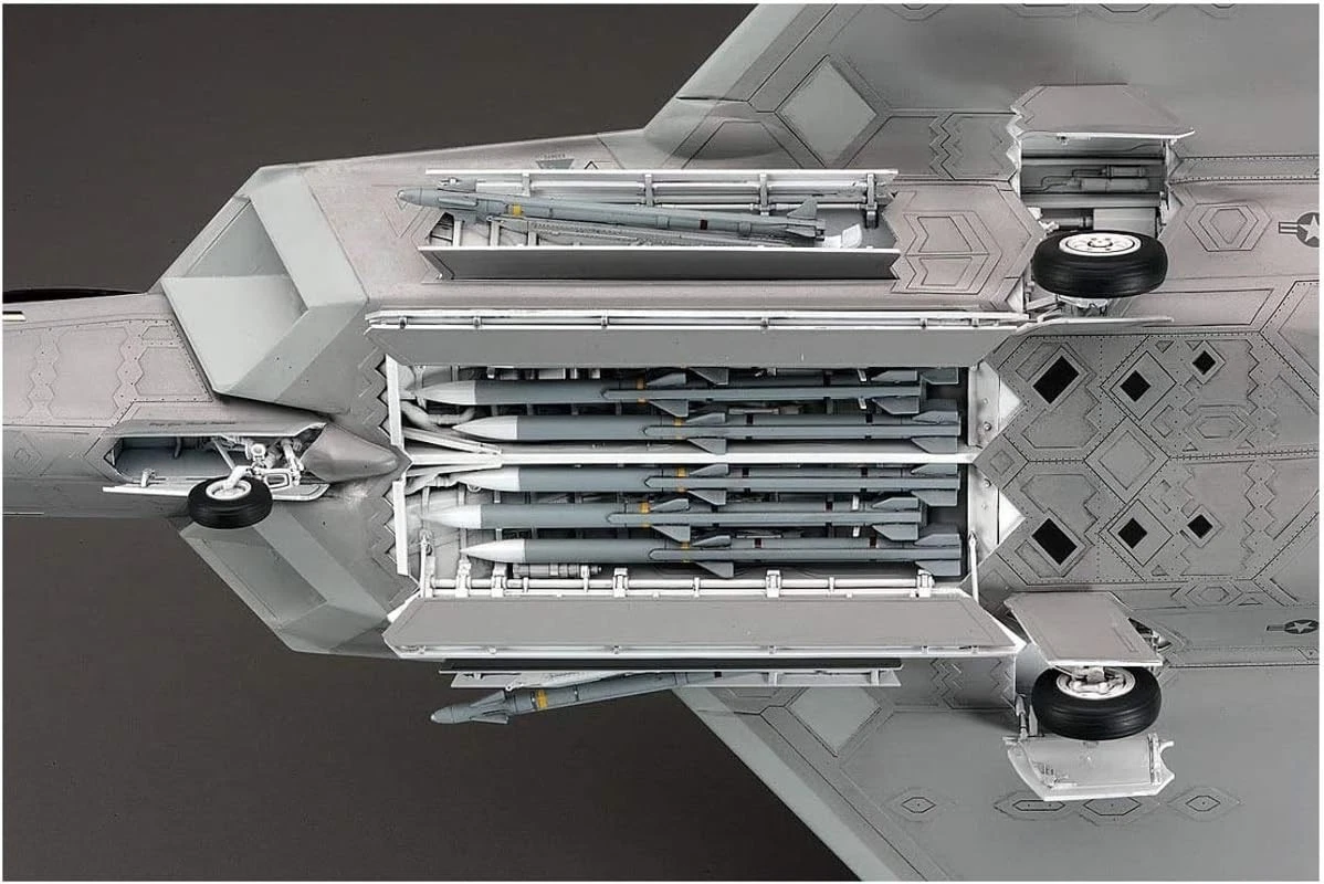 Hasegawa 1/48 Scale USAF Air Superiority Fighter F-22 Raptor Plastic Model Kit PT45