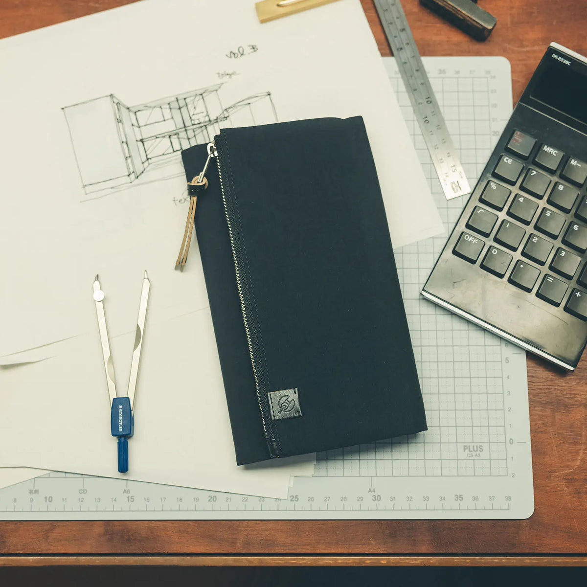 Hobonichi Techo 2027 Tragen Black Weeks Cover