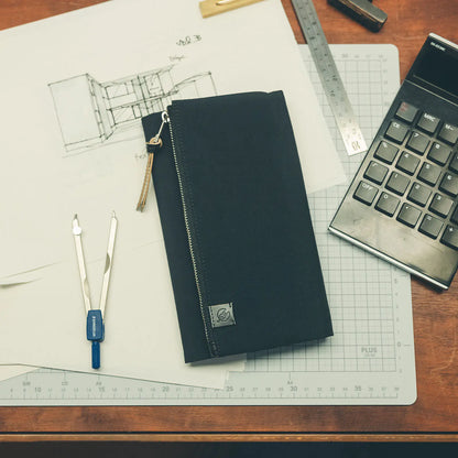 Hobonichi Techo 2027 Tragen Black Weeks Cover
