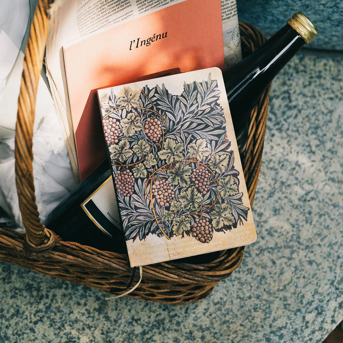 Hobonichi Techo 2027 V&A Series Vine HON A5 Daily Planner William Morris Design