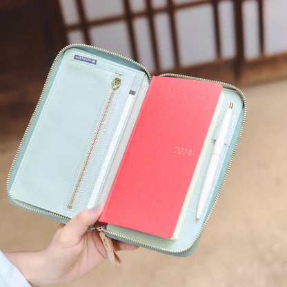 Hobonichi Techo 2027 minä perhonen light berry Green Weeks Cover